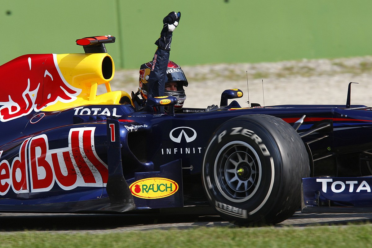 Vettel egészen lenyűgöző manővere Alonso ellen Monzában: ez nagyot szólt (videó)