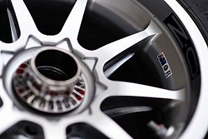 FIA не будет «кошмарить» команды из-за отверстий в дисках
