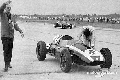 Cuando Brabham empujó literalmente su coche hacia el título