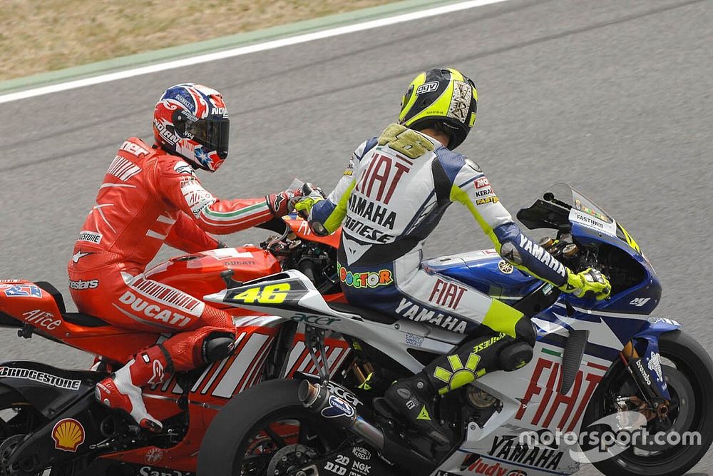 Valentino Rossi congratulates Casey Stoner