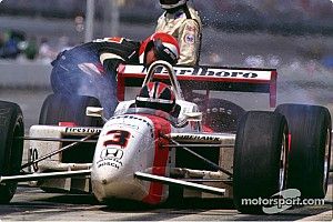 Kijktip van de dag: Castroneves klimt in hekken na eerste CART-zege