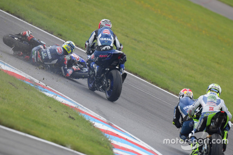 Crash von Federico Caricasulo, GRT Yamaha Official WorldSSP Team, Lucas Mahias, GRT Yamaha Official WorldSSP Team