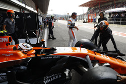 Stoffel Vandoorne, McLaren, is backed in to the garage as Fernando Alonso, McLaren, walks past