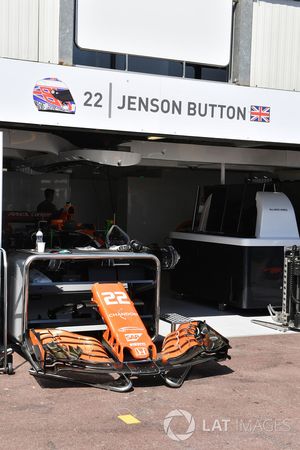 Nose and front wing of Jenson Button, McLaren MCL32