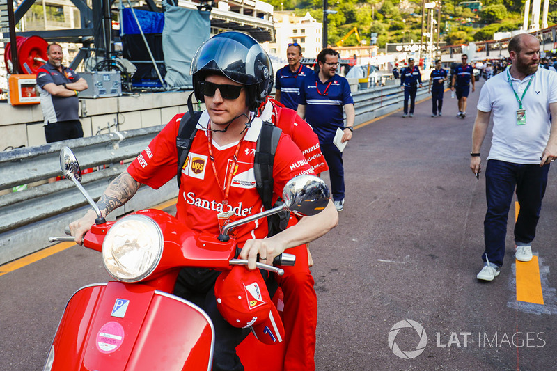 Kimi Raikkonen, Ferrari em uma moto