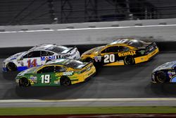 Clint Bowyer, Stewart-Haas Racing Ford, Daniel Suárez, Joe Gibbs Racing Toyota,, Matt Kenseth, Joe G