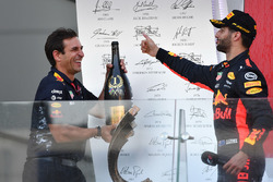 Daniel Ricciardo, Red Bull Racing and Pierre Wache, Red Bull Racing Chief Engineer Performance Engin