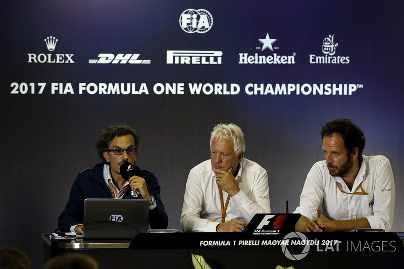 Laurent Mekies, F1 Yarış Direktörü Vekili, FIA, Charlie Whiting, FIA Yarış Direktörü, Matteo Bonciani, Medya Delegesi, Halo tanıtım basın toplantısında
