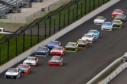 William Byron, JR Motorsports Chevrolet and Erik Jones, Joe Gibbs Racing Toyota