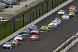 William Byron, JR Motorsports Chevrolet and Erik Jones, Joe Gibbs Racing Toyota