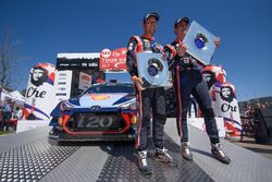 Les vainqueurs Thierry Neuville, Nicolas Gilsoul, Hyundai i20 Coupe WRC, Hyundai Motorsport