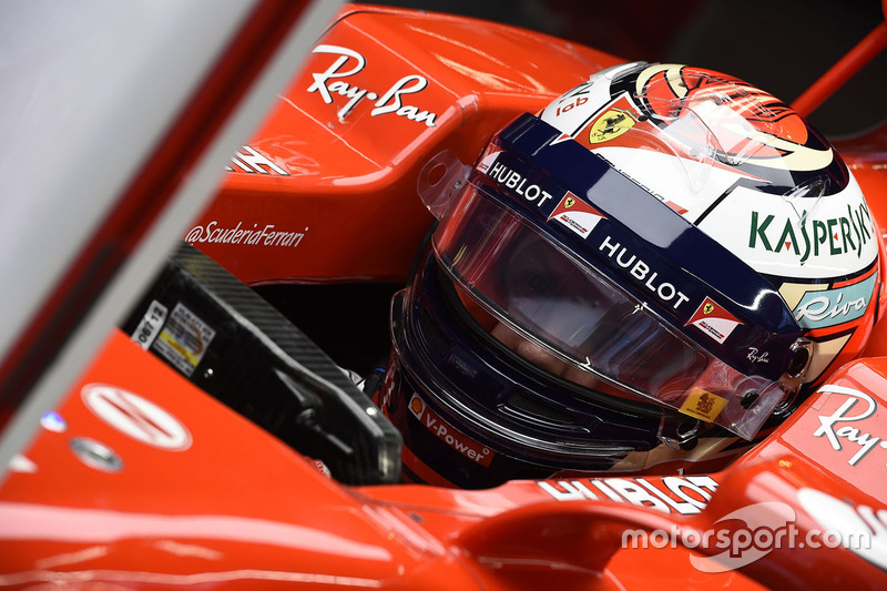 "Talvez eles devam se sentar e conversar com ele. Hoje, ele parecia ocupado com outras coisas, Vettel foi mais agressivo."