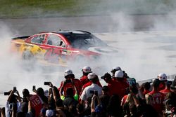 Race winner Kyle Larson, Chip Ganassi Racing Chevrolet