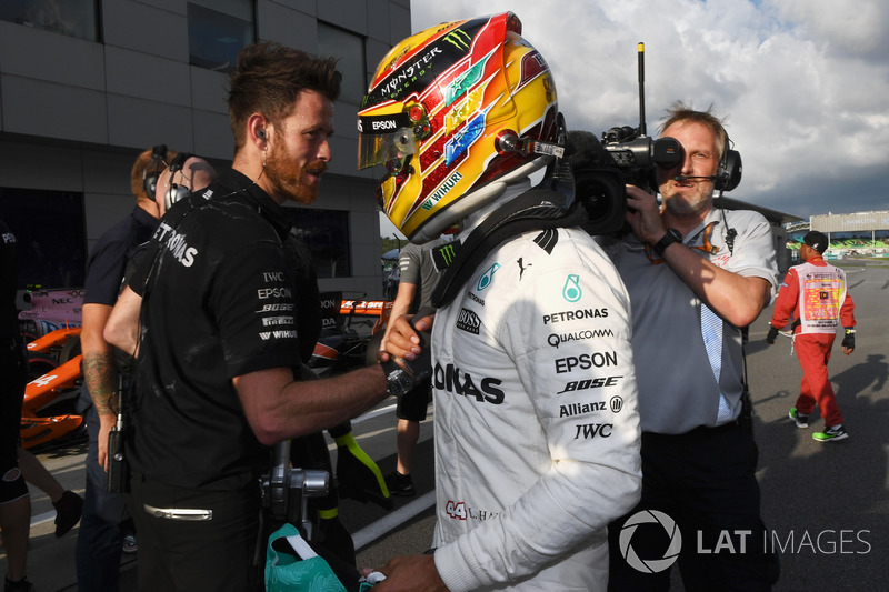 Pole: Lewis Hamilton, Mercedes AMG F1, parc ferme