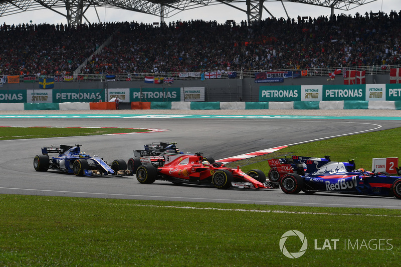 Sebastian Vettel, Ferrari SF70H saat start