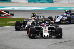 Romain Grosjean, Haas F1 Team VF-17, Kevin Magnussen, Haas F1 Team VF-17, Pascal Wehrlein, Sauber C3