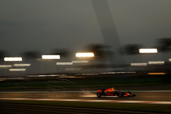 Max Verstappen, Red Bull Racing RB12 sends sparks flying