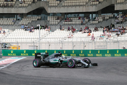 Lewis Hamilton, Mercedes AMG F1 W07 Hybrid spins in the first practice session