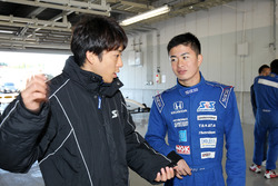 伊沢拓也講師に指導を受ける大湯都史樹