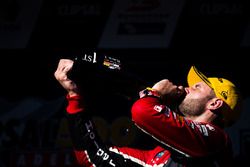 Podium: race winner Shane van Gisbergen, Triple Eight Race Engineering Holden,