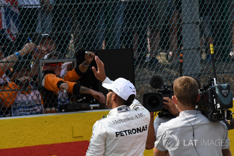 Lewis Hamilton, Mercedes AMG F1 festeggia nel parco chiuso