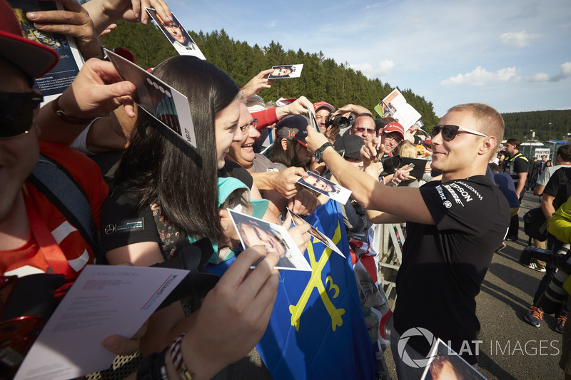 Valtteri Bottas, Mercedes AMG F1, signs autographs for fans