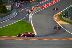 Kimi Raikkonen, Ferrari SF70H, Max Verstappen, Red Bull Racing RB13, Daniel Ricciardo, Red Bull Racing RB13