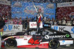 Race winner Alex Bowman, Chip Ganassi Racing Chevrolet
