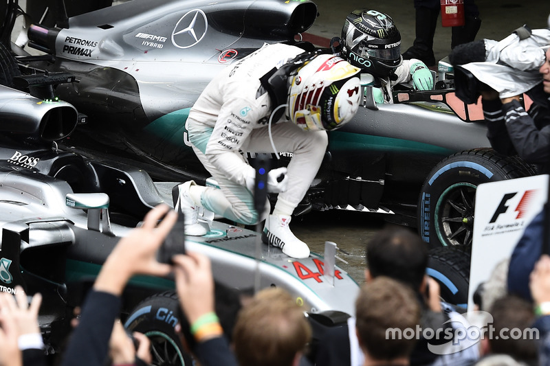 Race winner Lewis Hamilton, Mercedes AMG F1 and second place Nico Rosberg, Mercedes AMG F1 in Parc Ferme