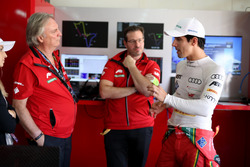 Prof. Dr. Peter Gutzmer, Schaeffler; Franco Chiochetti con Lucas di Grassi, ABT Schaeffler Audi Spor