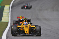 Jolyon Palmer (GBR) Renault Sport F1 Team RS16. 11.11.2016. Formula 1 World Championship, Rd 20, Brazilian Grand Prix, Sao Paulo, Brazil, Practice Day. - www.xpbimages.com, EMail: requests@xpbimages.com - copy of publication required for printed pictures. Every used picture is fee-liable. © Copyright: Moy / XPB Images