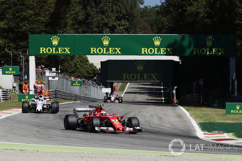 Kimi Raikkonen, Ferrari SF70H, Felipe Massa, Williams FW40