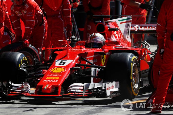 Sebastian Vettel, Ferrari SF70H, pitstop