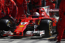 Sebastian Vettel, Ferrari SF70H, pitstop