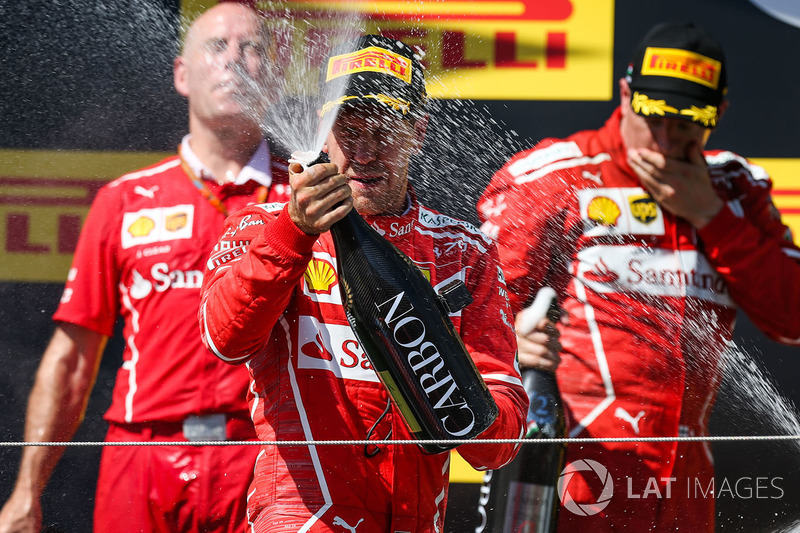 Podio: il vincitore della gara Sebastian Vettel, Ferrari