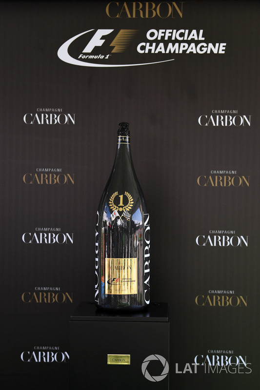 Carbon Champagne recepción para los medios de comunicación