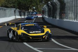 #9 K-Pax Racing, McLaren 650S GT3: Alvaro Parente