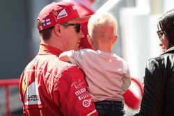 Kimi Raikkonen, Ferrari, con il figlio Robin