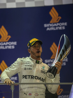 Podium: race winner Lewis Hamilton, Mercedes AMG F1