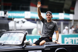 Stoffel Vandoorne, McLaren, nella drivers parade