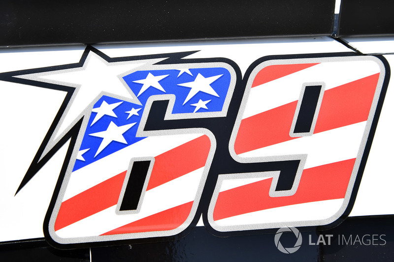 Nicky Hayden decal on the car of Kasey Kahne, Hendrick Motorsports Chevrolet