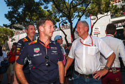 Christian Horner, Team Principal Red Bull Racing RB13 e il Dr Helmut Marko, Consulente Red Bull Moto