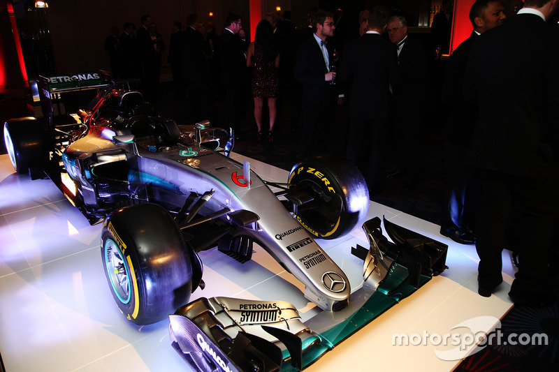 Voiture de course de l'année : Mercedes F1 W07 Hybrid