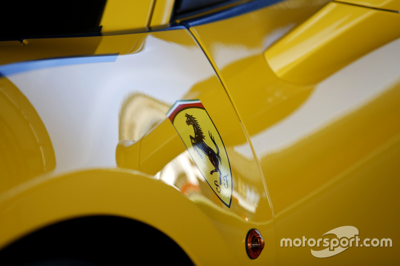 Detail: Ferrari 488 Challenge