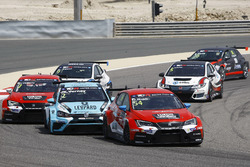 James Nash, Lukoil Craft-Bamboo Racing, SEAT León TCR, Jean-Karl Vernay, Leopard Racing Team WRT, Volkswagen Golf GTi TCR