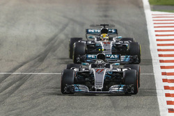 Valtteri Bottas, Mercedes F1 W08, Lewis Hamilton, Mercedes F1 W08