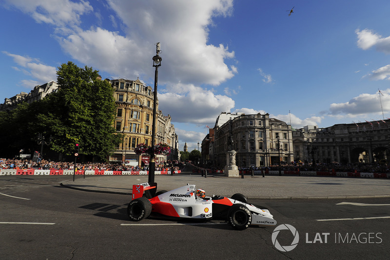 Stoffel Vandoorne, McLaren, mengemudikan mobil McLaren MP4/6 1991