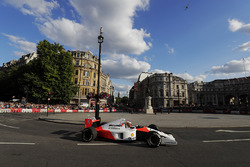 Stoffel Vandoorne, McLaren, conduce el McLaren MP4/6 1991