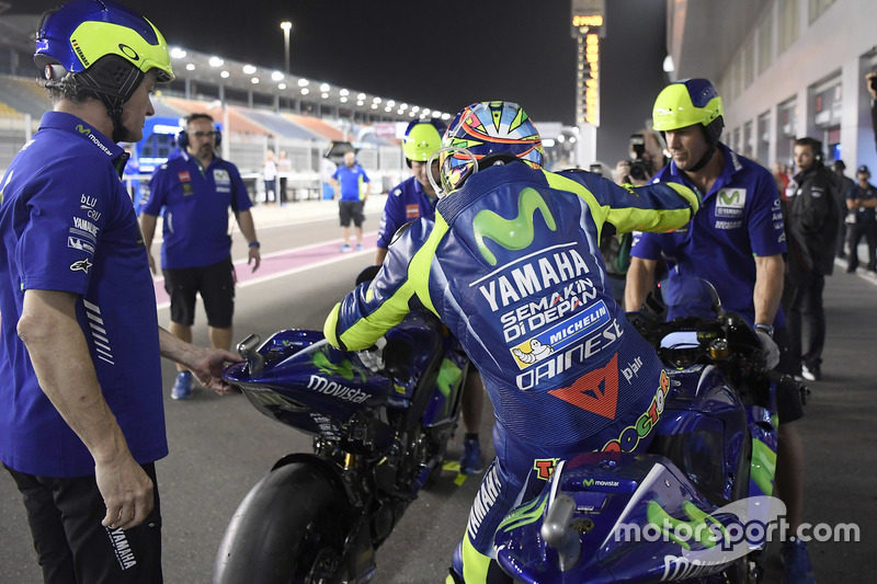 Valentino Rossi berlatih flag-to-flag