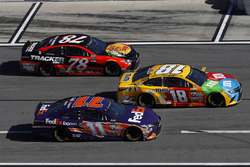 Martin Truex Jr., Furniture Row Racing Toyota, Denny Hamlin, Joe Gibbs Racing Toyota, Kyle Busch, Joe Gibbs Racing Toyota pit stop